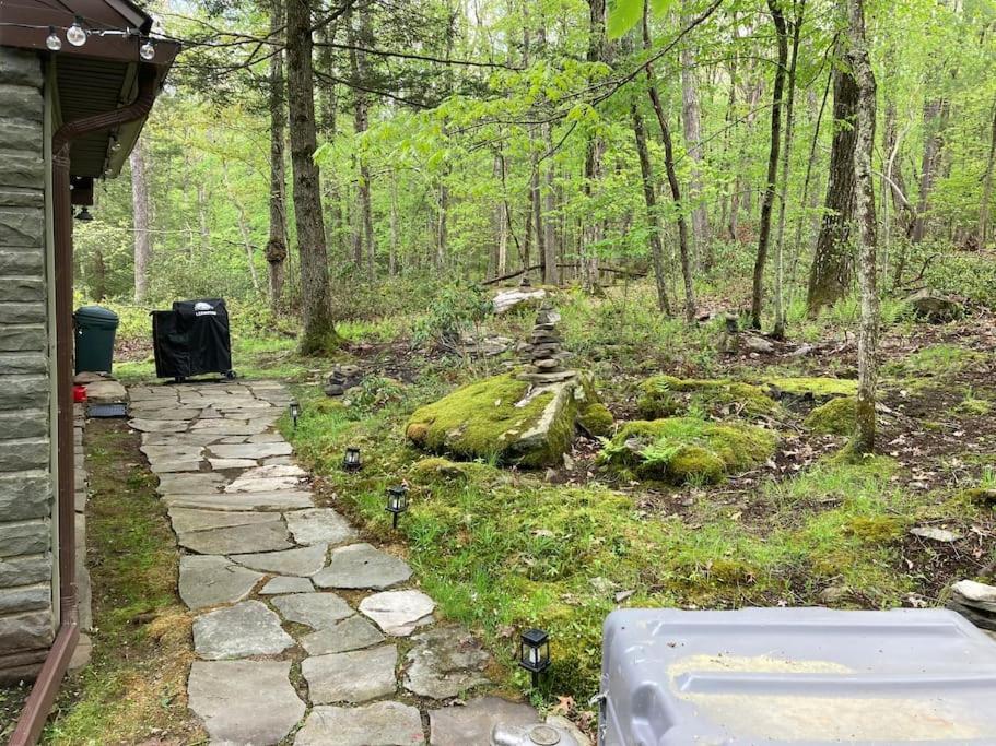 Peaceful Seasonal Wooded Cottage Close To Everything Tafton Esterno foto
